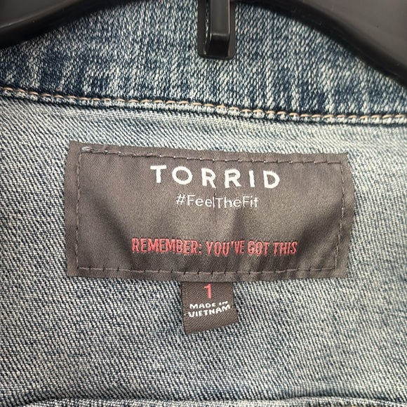 Torrid Size 1 short sleeveless jean jacket - Picture 2 of 3